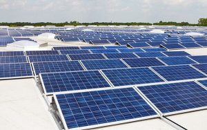 Lựa chọn mua tấm pin cho hệ thống điện năng lượng mặt trời cần phù hợp với thông số biến tần điện áp và dòng điện đầu ra.