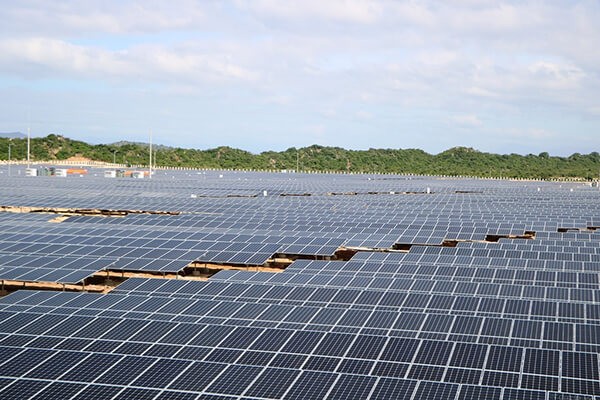 Các dự án điện mặt trời tại Ninh Thuận gấp rút đẩy mạnh tiến độ thi công để hưởng những chính sách mới từ Chính phủ