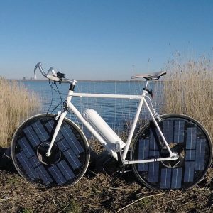 Ứng dụng pin mặt trời sản xuất xe đạp năng lượng mặt trời Solarbike